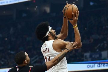 Слемданк на 180 градусів від центрового "Клівленда": момент дня в НБА Слемданк на 180 градусів від центрового "Клівленда": момент дня в НБА