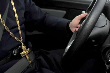 Їздив без прав та напідпитку: у Києві прикордонники затримали московського попа (відео) Їздив без прав та напідпитку: у Києві прикордонники затримали московського попа (відео)