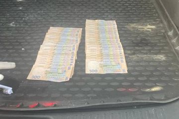 Одного з заступників голови Мангушської ОТГ викрито на одержанні 40 000 грн хабаря (ФОТО) Одного з заступників голови Мангушської ОТГ викрито на одержанні 40 000 грн хабаря (ФОТО)