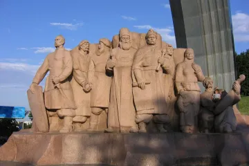 ​У Києві демонтують пам'ятник на честь Переяславської ради