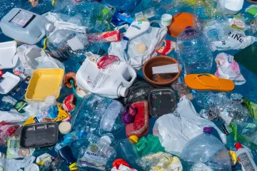 ​Харківські екоактивісти вирішили взятися за переробку пластику, створивши власну майстерню