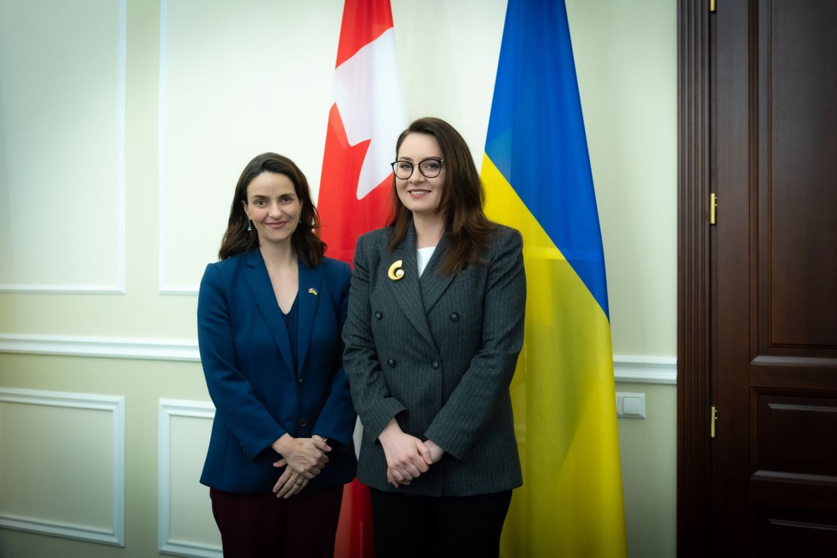 Канада допоможе реалізувати програми з розмінування за участі жінок Канада допоможе реалізувати програми з розмінування за участі жінок