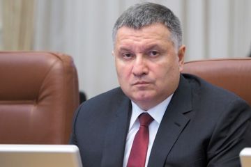 Из-за Кагарлыка и Броваров. В Слуге народа обсудят возможность отставки Авакова Из-за Кагарлыка и Броваров. В Слуге народа обсудят возможность отставки Авакова