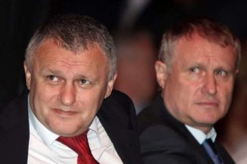 Приватбанк отказывается выплачивать Суркисам $ 250 млн из-за поддельных документов Приватбанк отказывается выплачивать Суркисам $ 250 млн из-за поддельных документов