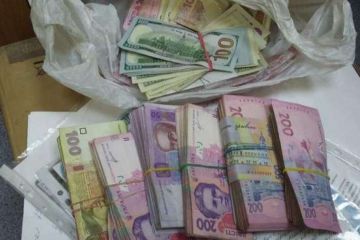 В Черновцах задержали депутата который торговал гуманитарной помощью В Черновцах задержали депутата который торговал гуманитарной помощью