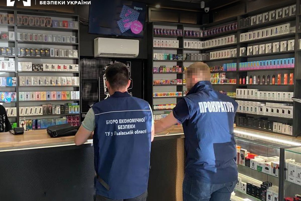 БЕБ викрив схему виробництва і збуту електронних сигарет на Львівщині: вилучено майна на 21 млн грн БЕБ викрив схему виробництва і збуту електронних сигарет на Львівщині: вилучено майна на 21 млн грн