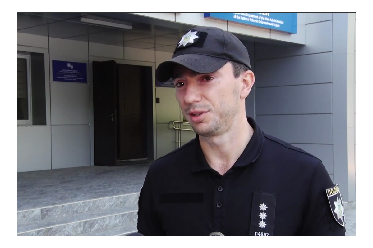 У Дніпрі нагородили поліцейського, який затримав чоловіка, що привселюдно відгамселив жінку У Дніпрі нагородили поліцейського, який затримав чоловіка, що привселюдно відгамселив жінку