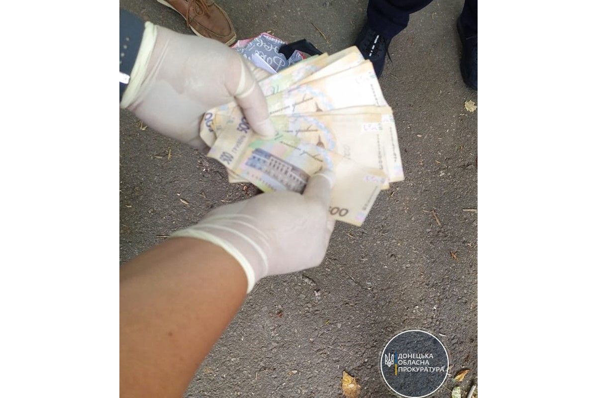 На Донеччині заступника одного з міських голів викрито на одержанні хабаря На Донеччині заступника одного з міських голів викрито на одержанні хабаря