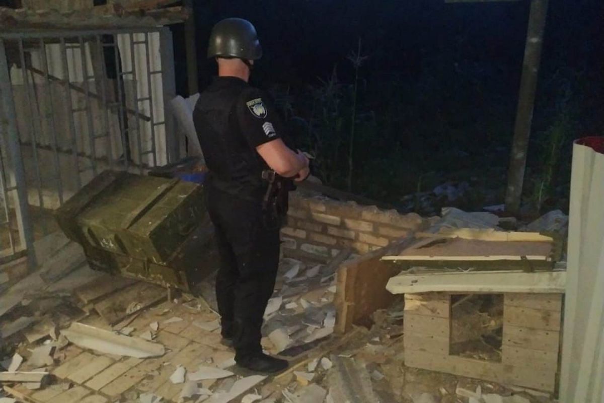 Росіяни обстріляли Костянтинівку касетними снарядами з РСЗВ «Смерч» – розпочато розслідування за фактом поранення 3 місцевих мешканців, серед яких 13-річний хлопчик (ФОТО) Росіяни обстріляли Костянтинівку касетними снарядами з РСЗВ «Смерч» – розпочато розслідування за фактом поранення 3 місцевих мешканців, серед яких 13-річний хлопчик (ФОТО)