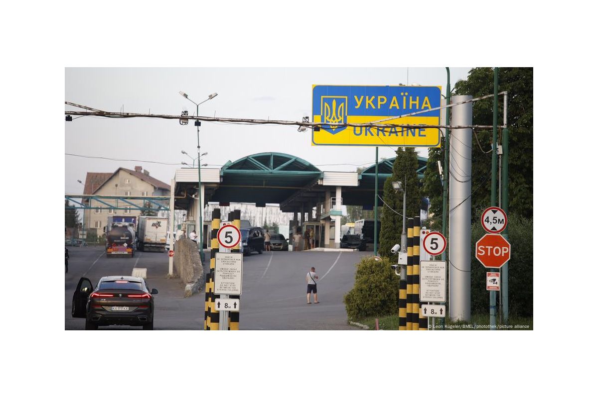 Влада Польщі примусово депортувала 15 громадян України Влада Польщі примусово депортувала 15 громадян України