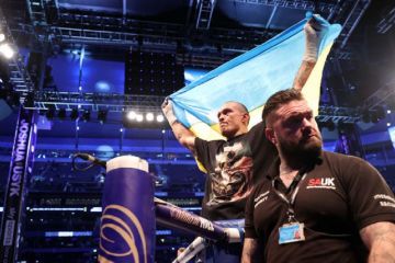 Хто голосніше влетів в суперважку вагу: Усик, Холіфілд або може Спінкс? Хто голосніше влетів в суперважку вагу: Усик, Холіфілд або може Спінкс?