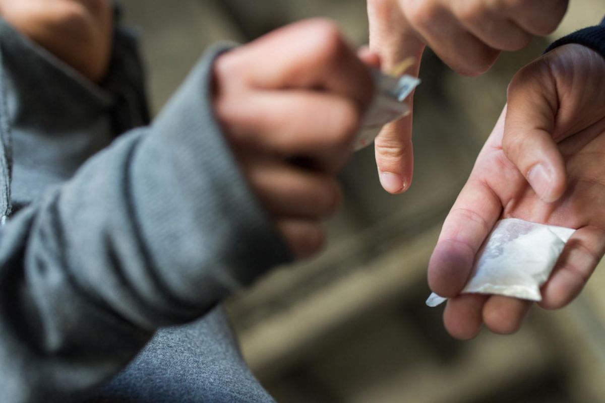 На Дніпропетровщині злочинна група налагодила збут наркотиків через «закладки» На Дніпропетровщині злочинна група налагодила збут наркотиків через «закладки»