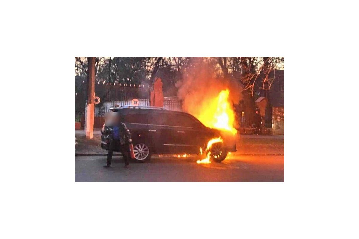 Пожежник-рятувальник підпалював авто в Одесі на замовлення Пожежник-рятувальник підпалював авто в Одесі на замовлення