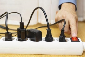 Українці скоротили споживання електроенергії, тому зараз нема необхідності вводити аварійні відключення Українці скоротили споживання електроенергії, тому зараз нема необхідності вводити аварійні відключення