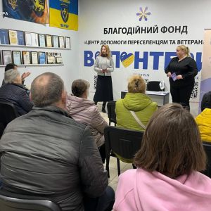 Співробітники відділу організації підтримки потерпілих і свідків прокуратури Донеччини провели зустріч з ВПО, які постраждали внаслідок воєнних злочинів рф Співробітники відділу організації підтримки потерпілих і свідків прокуратури Донеччини провели зустріч з ВПО, які постраждали внаслідок воєнних злочинів рф