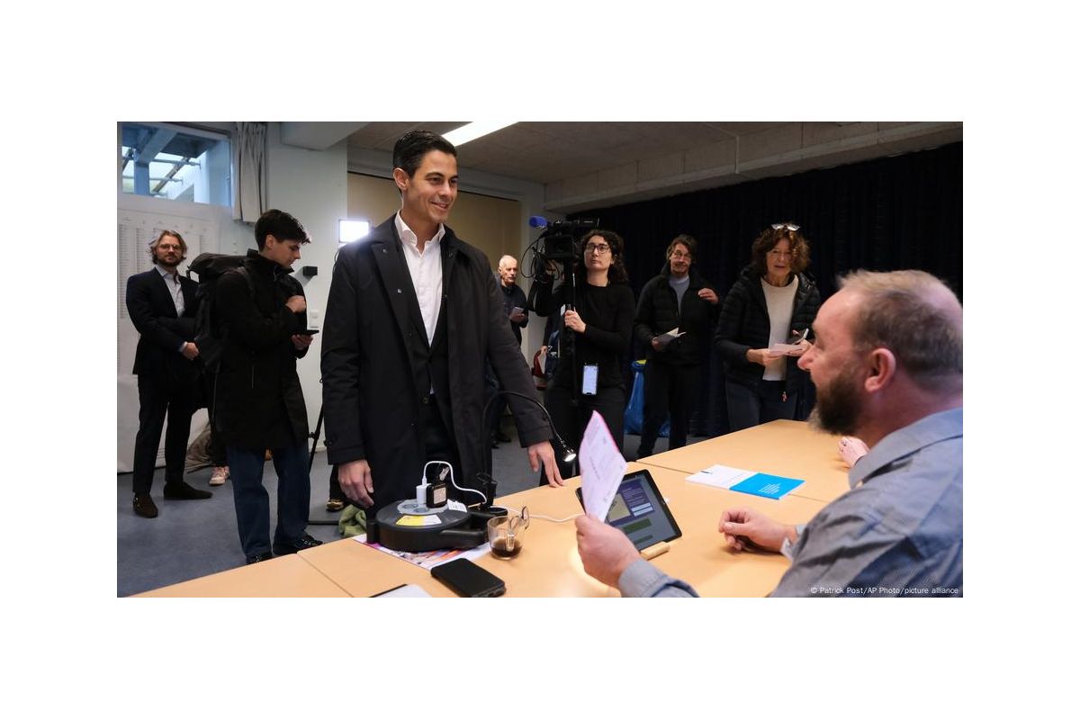 Екзитполи: на виборах у Нідерландах лідирує партія "Демократи 66" Екзитполи: на виборах у Нідерландах лідирує партія "Демократи 66"