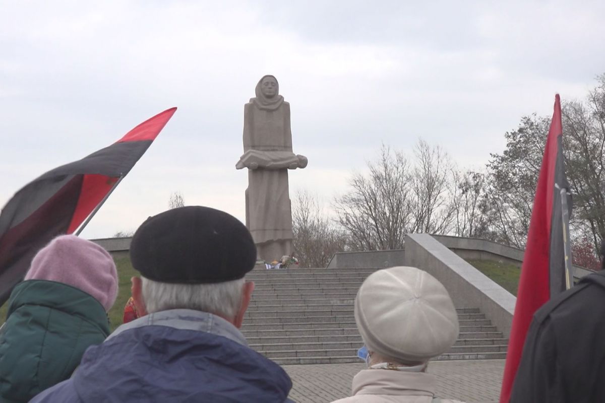 Дніпро вшановує пам'ять жертв Голодомору Дніпро вшановує пам'ять жертв Голодомору