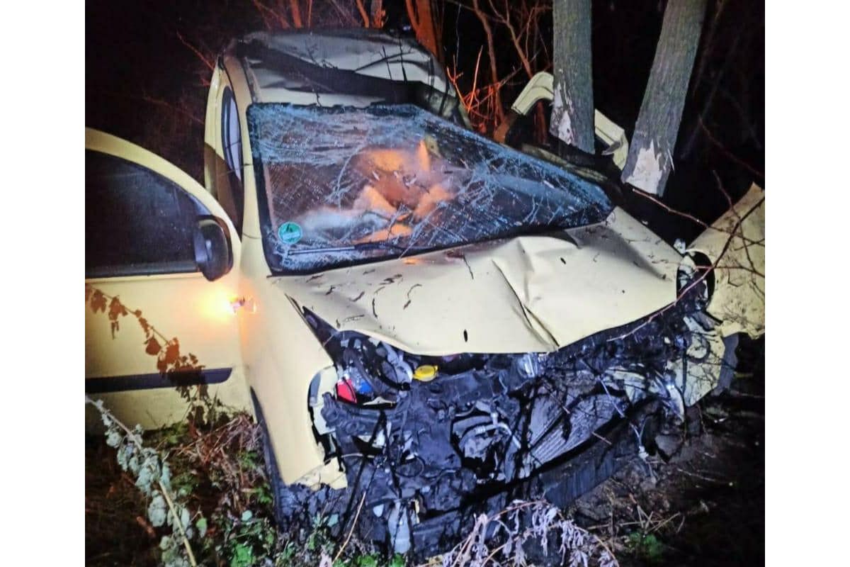На Чернігівщині чоловік викрав авто, і втікали від поліції загинув. На Чернігівщині чоловік викрав авто, і втікали від поліції загинув.