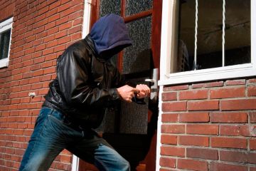 Чоловік з Одещини грабував людей, щоб забезпечити жінку Чоловік з Одещини грабував людей, щоб забезпечити жінку