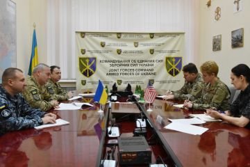 Командувач об’єднаних сил Збройних Сил України генерал-лейтенант Сергій Наєв зустрівся з Аташе з питань оборони при Посольстві США в Україні полковником Брітані Стюарт. Командувач об’єднаних сил Збройних Сил України генерал-лейтенант Сергій Наєв зустрівся з Аташе з питань оборони при Посольстві США в Україні полковником Брітані Стюарт.