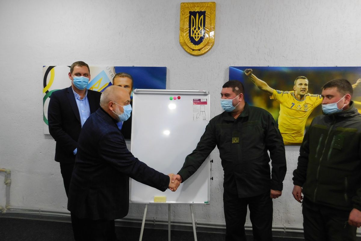 Флешмоб триває: прокурори відвідали одиноких ветеранів війни, неповнолітніх та ув’язнених підлітків Флешмоб триває: прокурори відвідали одиноких ветеранів війни, неповнолітніх та ув’язнених підлітків