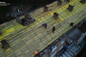 У Бучі на вулиці Склозаводській ремонтують пошкоджені ворогом багатоповерхівки У Бучі на вулиці Склозаводській ремонтують пошкоджені ворогом багатоповерхівки