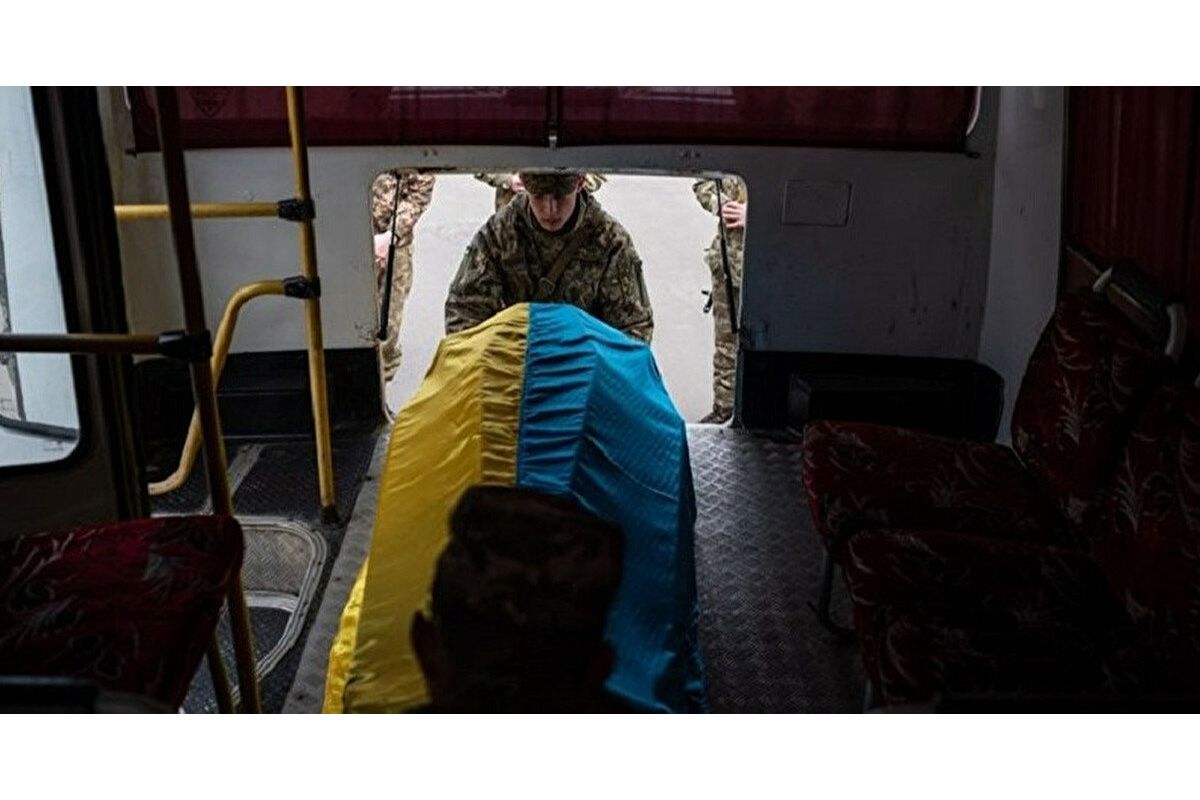 Урсула фон дер Ляєн заявила, ніби Україна втратила вже 100 тисяч військових Урсула фон дер Ляєн заявила, ніби Україна втратила вже 100 тисяч військових