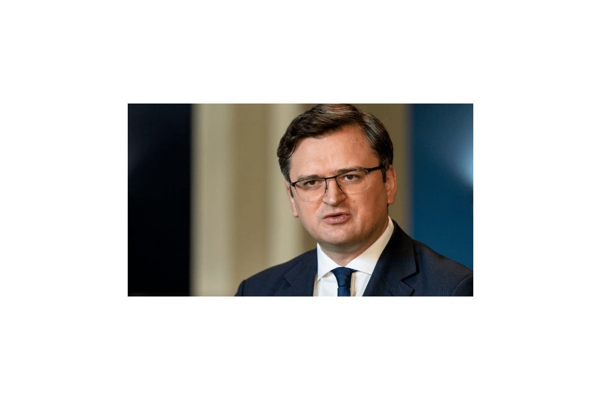 Кулеба після вибуху біля посольства України в Мадриді доручив терміново посилити заходи безпеки у всіх посольствах України Кулеба після вибуху біля посольства України в Мадриді доручив терміново посилити заходи безпеки у всіх посольствах України
