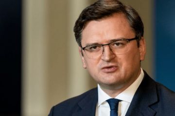 Кулеба після вибуху біля посольства України в Мадриді доручив терміново посилити заходи безпеки у всіх посольствах України Кулеба після вибуху біля посольства України в Мадриді доручив терміново посилити заходи безпеки у всіх посольствах України