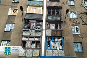 Російські війська поранили трьох громадян, які чекали на гуманітарку – розпочато розслідування за фактом мінометного обстрілу Торецька Російські війська поранили трьох громадян, які чекали на гуманітарку – розпочато розслідування за фактом мінометного обстрілу Торецька