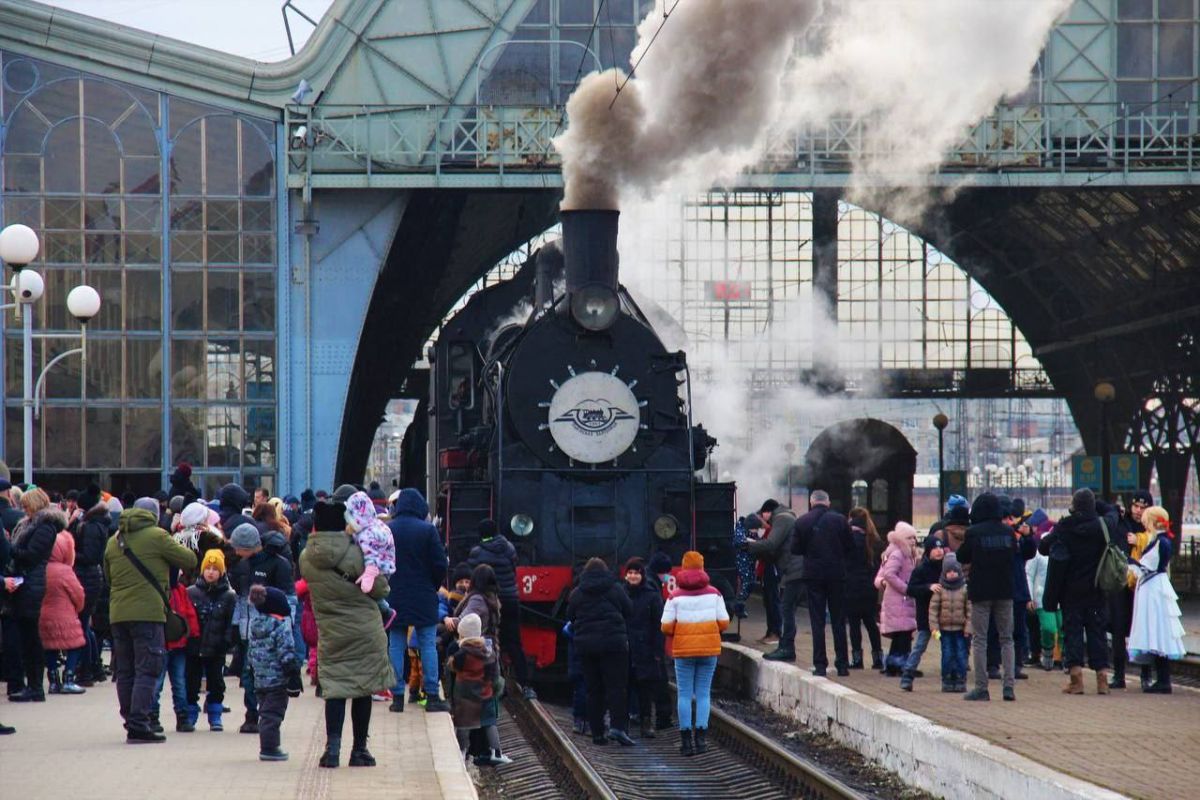 «Укрзалізниця» запустила у Львові казковий ретро-потяг «Укрзалізниця» запустила у Львові казковий ретро-потяг