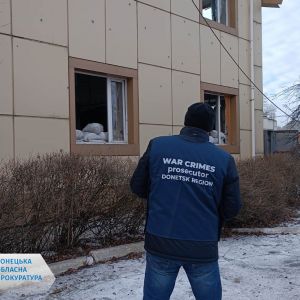 Поранено 6 чоловіків у Покровську – прокурори фіксують наслідки чергової атаки армії рф на цивільне населення Поранено 6 чоловіків у Покровську – прокурори фіксують наслідки чергової атаки армії рф на цивільне населення