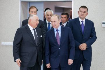 Путин поздравил Вячеслава Моше Кантора за поставку химоружия в Сирию!		   			Путин поздравил Вячеслава Моше Кантора за поставку химоружия в Сирию!