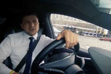 От Suzuki до Tesla: стало известно, на каких машинах ездил Зеленский		   			От Suzuki до Tesla: стало известно, на каких машинах ездил Зеленский