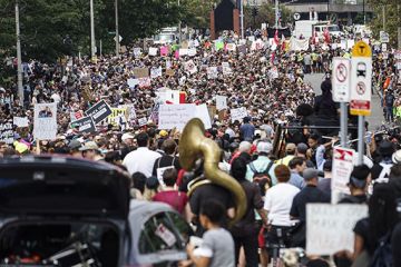 “Никогда не видел столько людей, ищущих конфронтации”. В Бостоне прошли новые столкновения между правыми и антирасистами		   			“Никогда не видел столько людей, ищущих конфронтации”. В Бостоне прошли новые столкновения между правыми и антирасистами