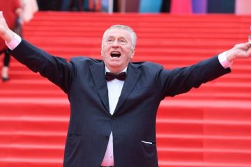 “Шизанутый” Жириновский: “В 4 утра ваши города будут бомбить”: в России пригрозили Украине внезапной войной		   			“Шизанутый” Жириновский: “В 4 утра ваши города будут бомбить”: в России пригрозили Украине внезапной войной