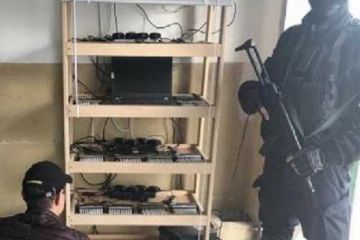 У Львові поліція накрила масштабну ботоферму		   			У Львові поліція накрила масштабну ботоферму