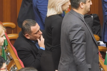 “Слуга народа” Бужанский не встал во время минуты молчания в память Героев Небесной Сотни. ВИДЕО		   			“Слуга народа” Бужанский не встал во время минуты молчания в память Героев Небесной Сотни. ВИДЕО