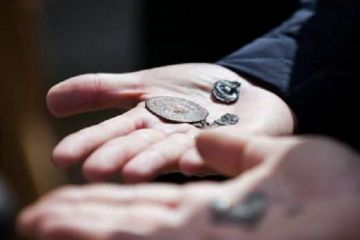 Золота монета з Ісусом Христом розкрила археологам багатовікову таємницю		   			Золота монета з Ісусом Христом розкрила археологам багатовікову таємницю