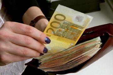 ЕС вводит новые правила ввоза и вывоза наличных		   			ЕС вводит новые правила ввоза и вывоза наличных