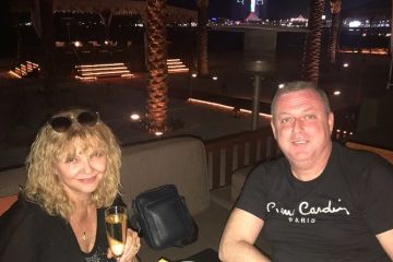 Что знаменитая телеведущая Леонтьева делает в одном отеле в Эмиратах с политэкспертом Мизрахом?		   			Что знаменитая телеведущая Леонтьева делает в одном отеле в Эмиратах с политэкспертом Мизрахом?