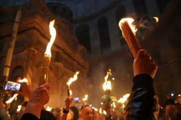 В Иерусалиме сошел Благодатный огонь		   			В Иерусалиме сошел Благодатный огонь