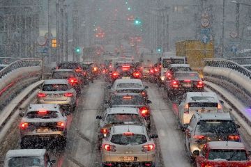 Из-за снегопада в Бельгии пробки растянулись на 1200 км		   			Из-за снегопада в Бельгии пробки растянулись на 1200 км