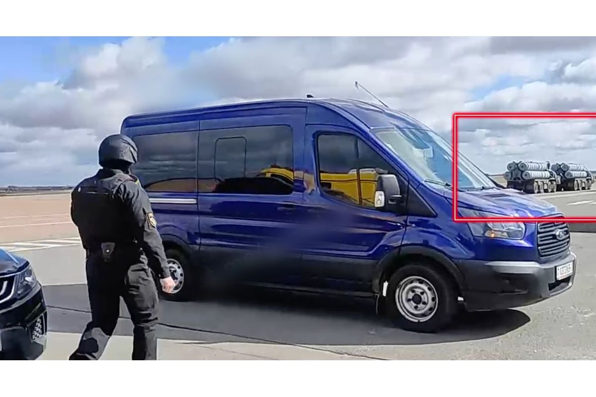 Білоруські силовики опублікували відео чергових репресій і випадково зняли переміщення ЗРК С-400, повідомляє Білоруський Гаюн Білоруські силовики опублікували відео чергових репресій і випадково зняли переміщення ЗРК С-400, повідомляє Білоруський Гаюн