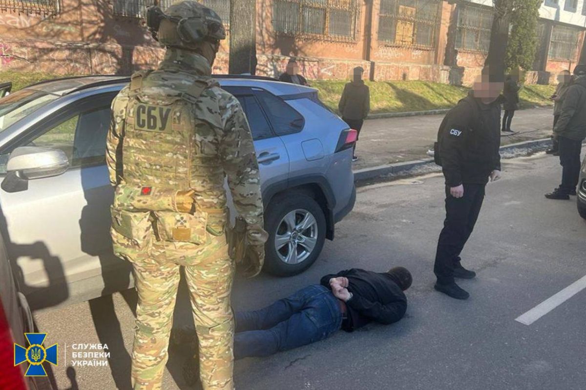 СБУ викрила та затримала начальницю Житомирської митниці на системній корупції СБУ викрила та затримала начальницю Житомирської митниці на системній корупції