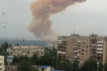 Авіаудар по Сєвєродонецьку. рашисти влучили у цистерну з азотною кислотою на хімзаводі Авіаудар по Сєвєродонецьку. рашисти влучили у цистерну з азотною кислотою на хімзаводі