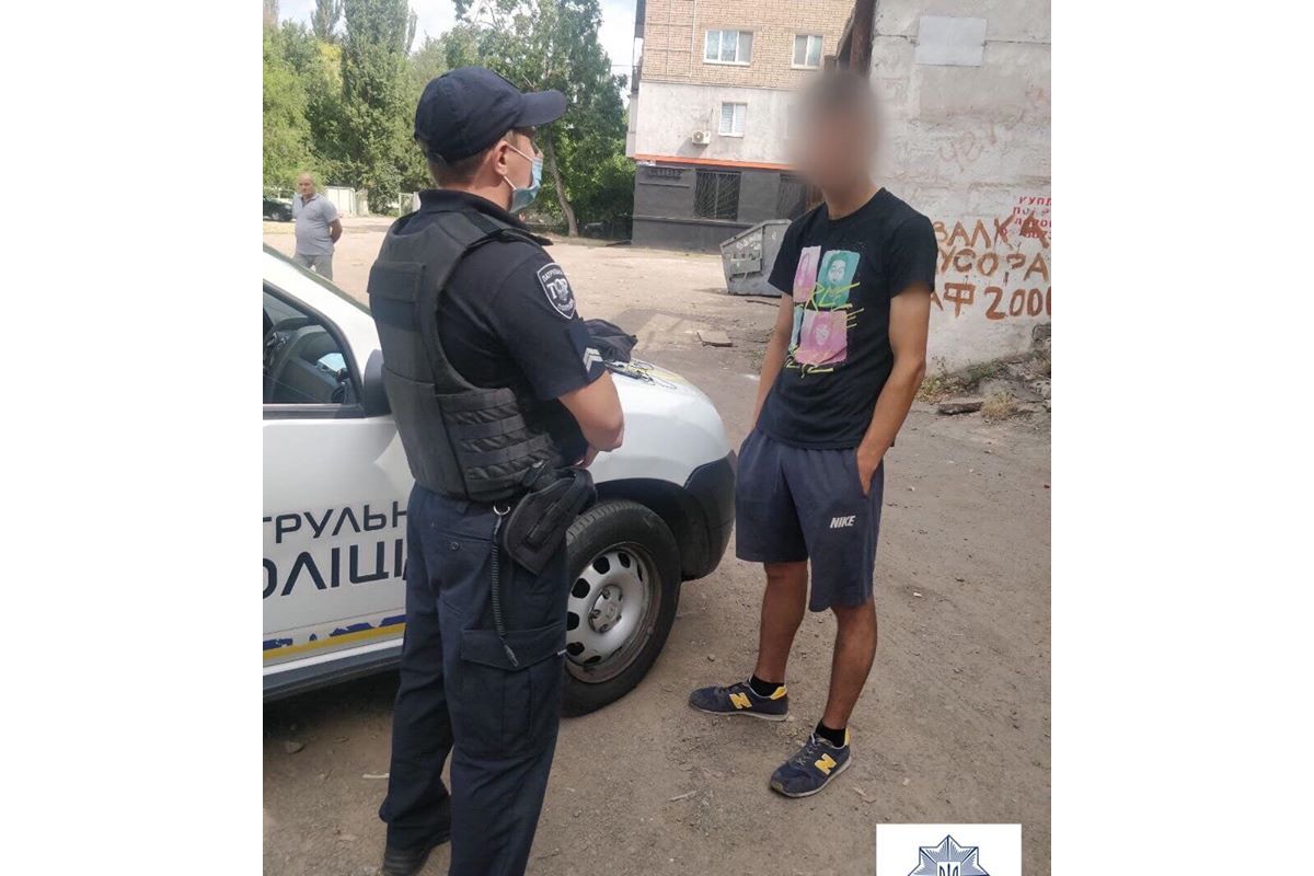 Впродовж двох днів патрульні Кривого Рогу під час поверхневих оглядів вилучали у громадян наркотики Впродовж двох днів патрульні Кривого Рогу під час поверхневих оглядів вилучали у громадян наркотики