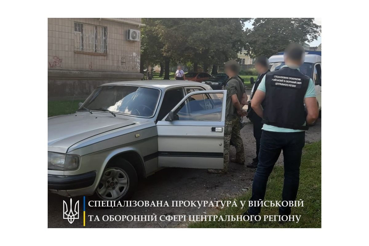 1 400 доларів за звільнення від призову: за процесуального керівництва спецпрокуратури в Черкасах затримано військовослужбовця-хабарника