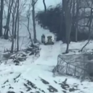 Сили оборони показали кадри знищення ворожої інженерної техніки в Курській області Сили оборони показали кадри знищення ворожої інженерної техніки в Курській області