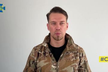 Російське вторгнення в Україну : Відеокоментар речника СБУ Артема Дехтяренко про знешкодження ворожої ДРГ, яка збиралася збити пасажирський літак Російське вторгнення в Україну : Відеокоментар речника СБУ Артема Дехтяренко про знешкодження ворожої ДРГ, яка збиралася збити пасажирський літак